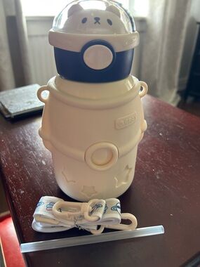 White and Navy Kids Water Bottle with Bear Top new